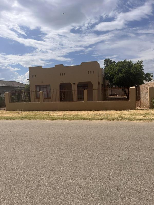 4 Bedroom Property for Sale in Montshioa North West